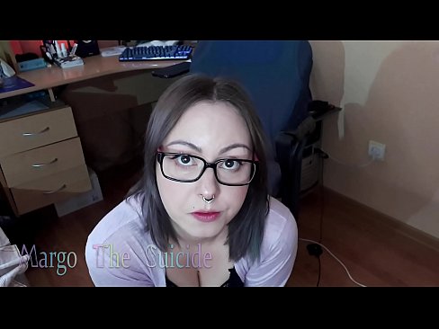 ❤️ Seksuali mergina su akiniais giliai čiulpia dildo į kamerą ️ Porno prie mūsų ❤