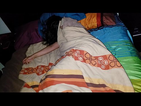 ❤️ Patėvis bara savo jauną pamotę, kol ji miega. ️ Porno prie mūsų ❤