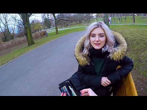 ❤️ Už pinigus nuryja karštą nepažįstamojo spermą - blowjob in the park by Eva Elfie ️ Porno prie mūsų ❤